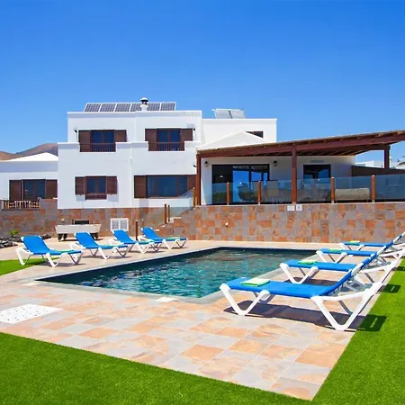 Camino Olivos Villa *
