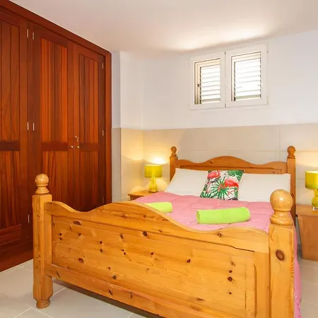 Camino Olivos Villa